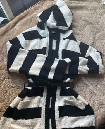 거의 미사용! Kashwere 후드 부착 룸웨어 블랙 x 화이트