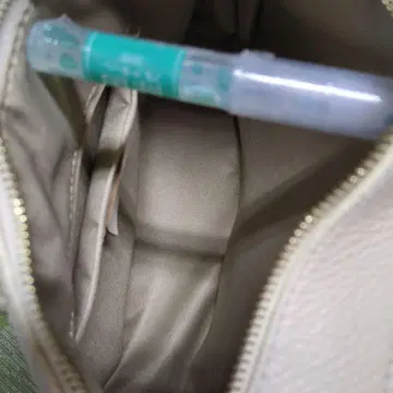 아이보리 가죽 제품 미니 보스턴 백