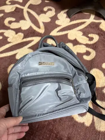 그레이 미니 백팩 지퍼 포켓 부착