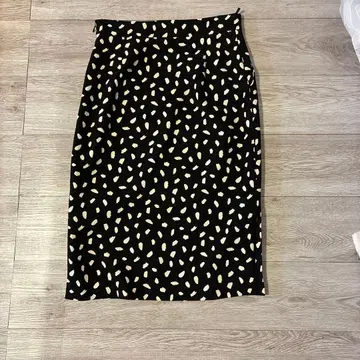 블랙과 베이지 패턴 타이트 스커트