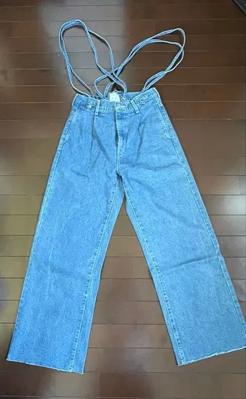 Ungrid 숄더 스트랩 컷오프 데님