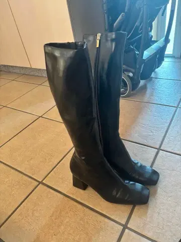 [ 거의 새상품 ] 블랙 가죽 롱 부츠 중간 힐