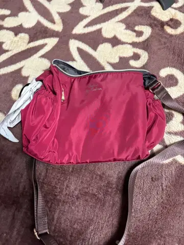 버건디 나일론 숄더백