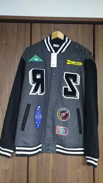 새상품 러셀노 자켓 바시티 자켓 와펜 블랙 사이즈 6