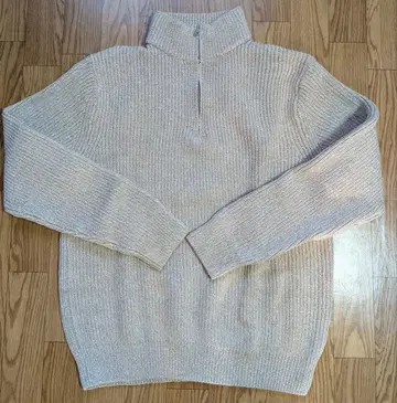 유니클로 베이지 하이넥 스웨터 지퍼 남성용 L 사이즈