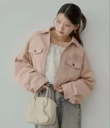 Chico 가슴 로고 숏 기장 스웨이드 지퍼 블루종 핑크