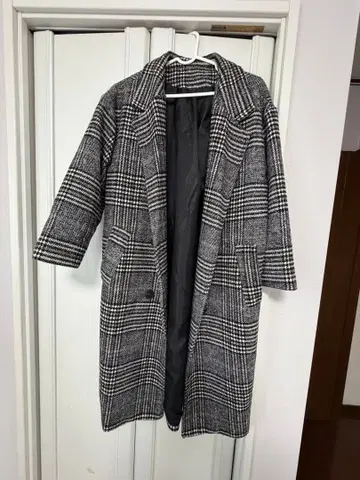 체크 무늬 롱 코트