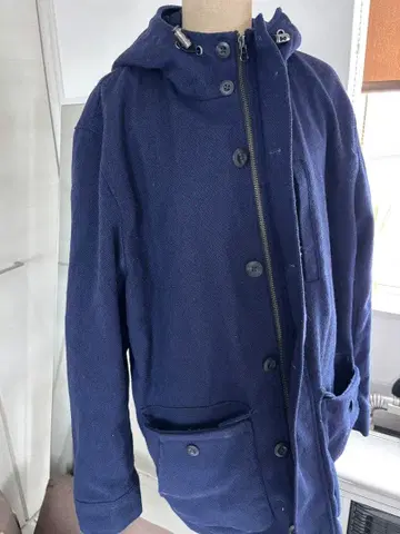 후드 부착 네이비 자켓 GU