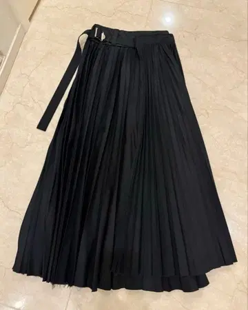 sacai 플리츠 롱 스커트 블랙