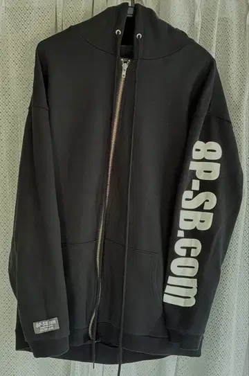 8P-SB.com 블랙 후드 부착 지퍼 후드티