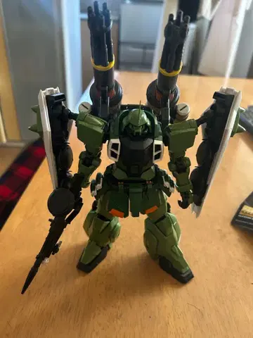 MG 슬래시 자쿠 팬텀 일반기 컬러 조립 완료