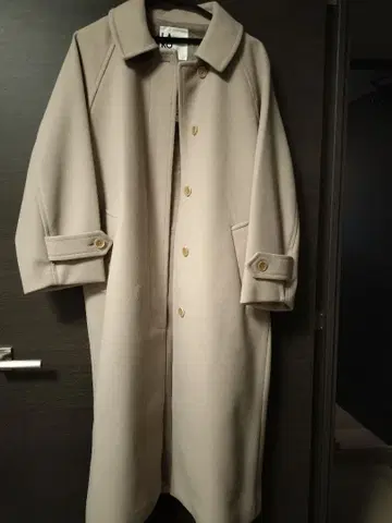 베이지 버튼 롱 코트