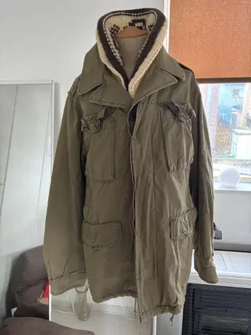 올리브 그린 밀리터리 후드 부착 자켓