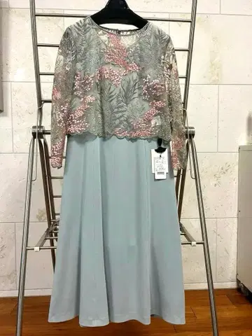 자수 레이스 상의 A라인 드레스 38