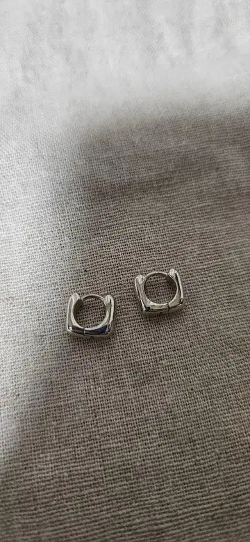 로로 실버 스퀘어 귀걸이