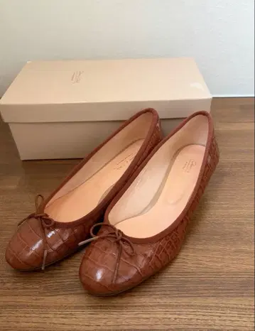 오데트 데 오데르 웨지솔 펌프스