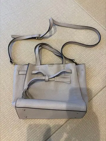 로웰싱스 그레이 가죽 숄더백 태슬 포함