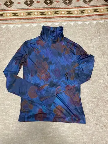 VEQUM TURTLE NECK FIT TOPS