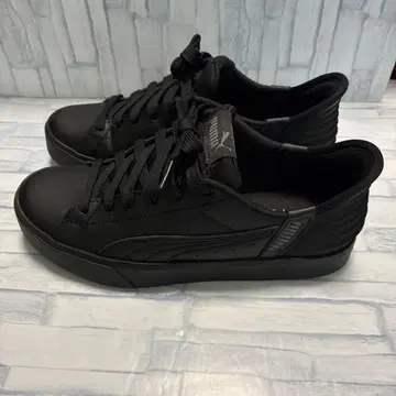 PUMA 블랙 로우컷 스니커즈