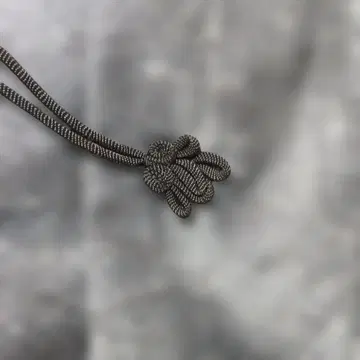 블랙과 그레이 스트라이프 겉옷