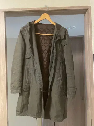 올리브 그린 후드 부착 모즈 코트 MR.OLIVE