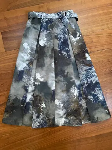 유나이티드 도쿄 시너리 아트 플레어 스커트