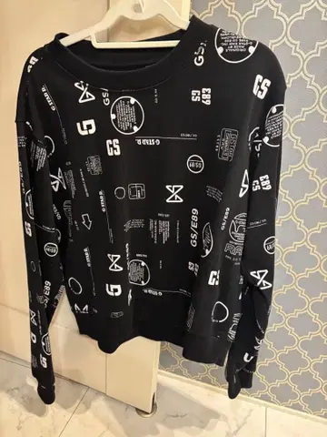 지-스타 로우 블랙 그래픽 프린트 맨투맨