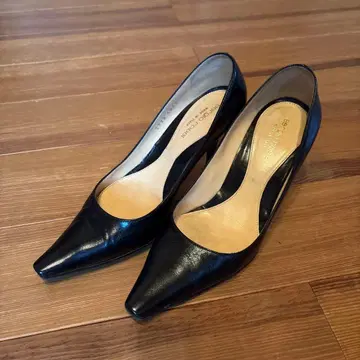 블랙 가죽 힐 펌프스