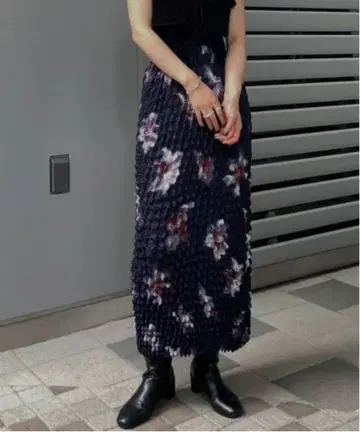 [ 새상품급 ] Ameri NEON FLOWER I LINE SKIRT