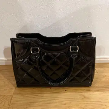 긴자 카네마츠 에나멜 블랙 토트백