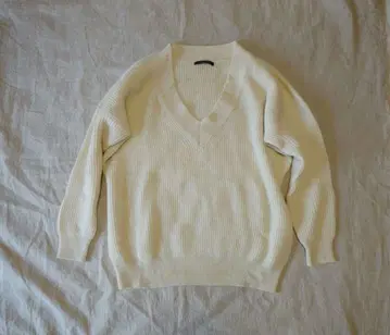 MACPHEE 맥피 아이보리 V넥 리브 스웨터