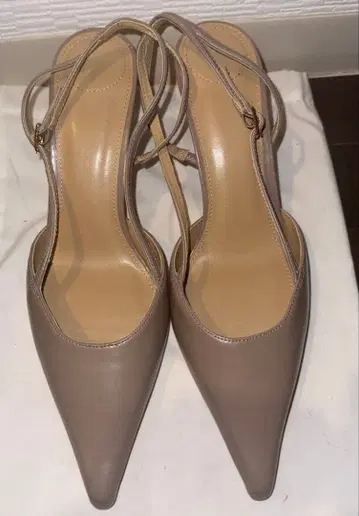 베이지 스틸레토 하이힐