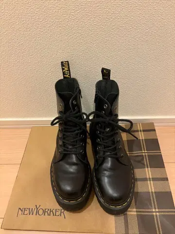 닥터마틴/Dr. Martens JADON 8홀 통굽 부츠