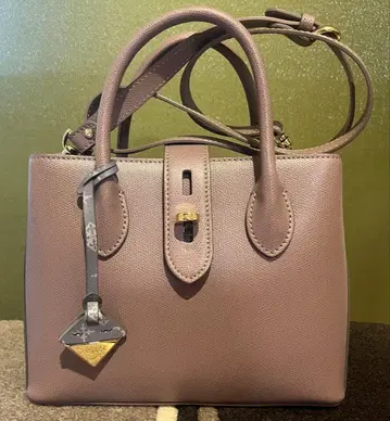 연보라 가죽 숄더백