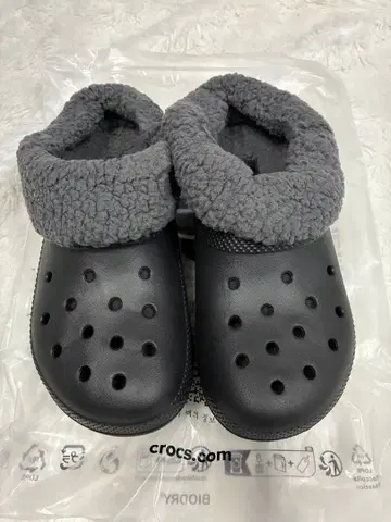 crocs 블랙 클로그 샌들 플리스 인솔