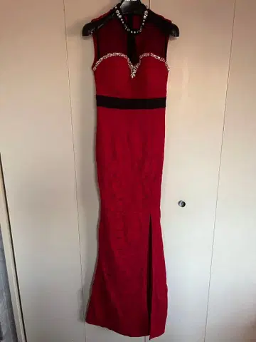 레이스 빨간색 타이트 드레스 슬릿 포함