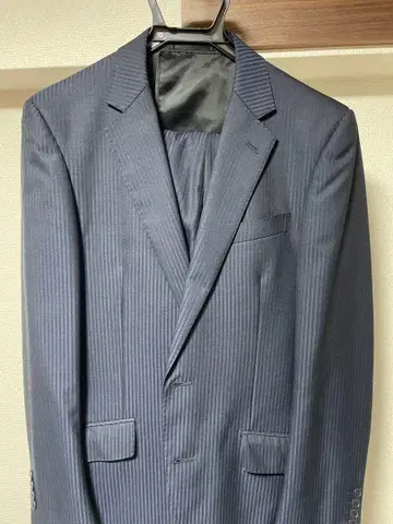 존 피어스 다크 그레이 스트라이프 비즈니스 정장