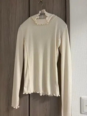 BEAUTY&YOUTH 프릴 달린 긴팔 상의