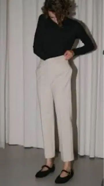 [ 새상품 미시착 ] OHGA 슈퍼 슬림 레그 팬츠 베이지 XS