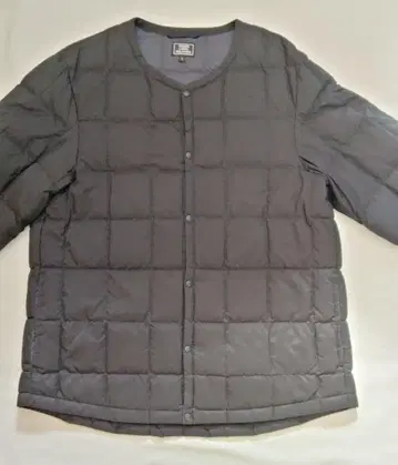 블랙 다운 자켓 버튼 포함