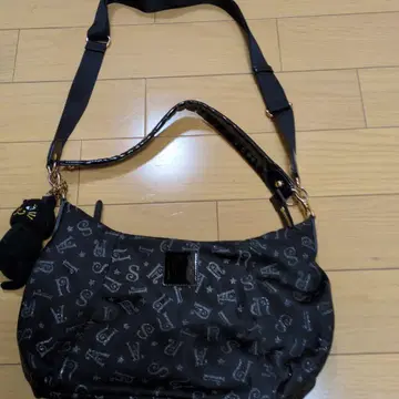 ANNA SUI 블랙 숄더백 고양이 참 포함