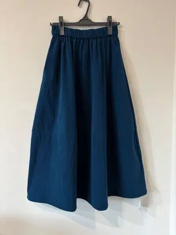 미사용 새상품 코듀로이 에메랄드 블루 롱 스커트