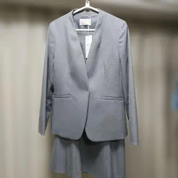 그레이 스커트 셋업