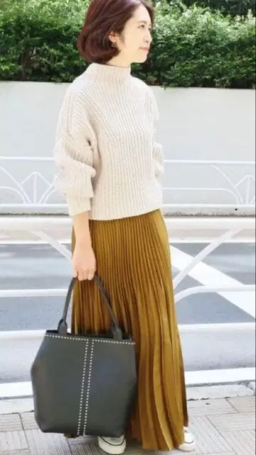 IENA HIBISCUS 숏 기장 니트 스웨터