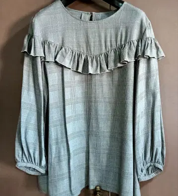 온워드 쿠미쿄쿠 빅 사이즈 그레이 계열 체크 프릴 부착 새상품급