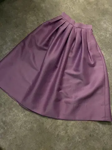 SHE Tokyo Anna 울 x 실크 턱 플레어 스커트