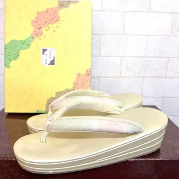 이토츄 흐릿 핑크 화이트 조리