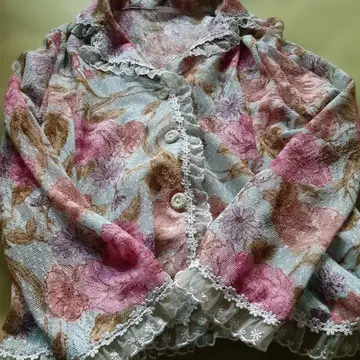 꽃무늬 프릴 가디건