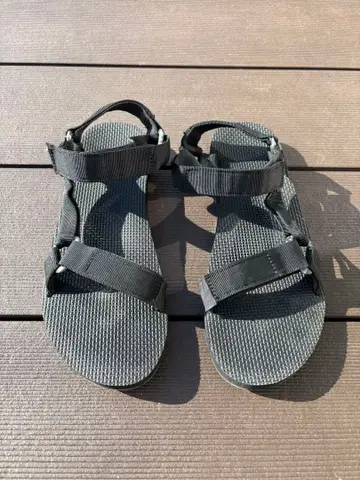 TEVA 블랙 스포츠 샌들 스트랩 포함