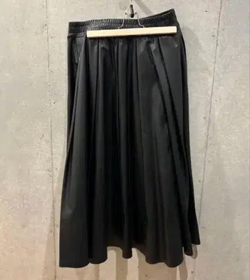 H&M EDITION 코팅 A라인 스커트 M 사이즈